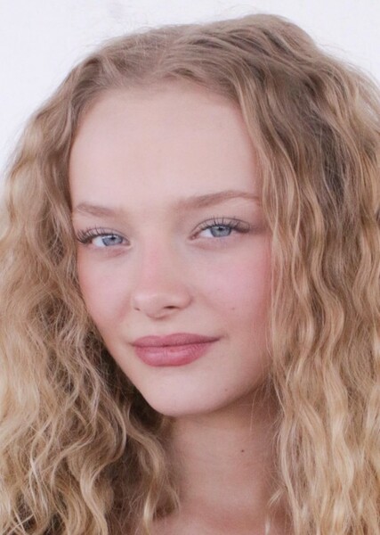 Amiah Miller photo