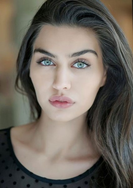 Amine Gülşe photo