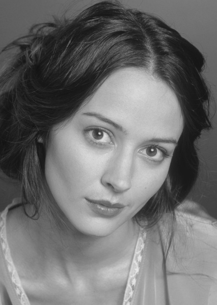 Amy Acker photo