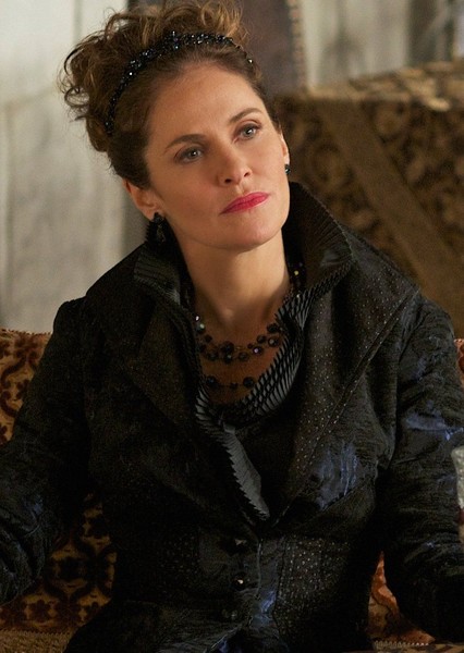 Amy Brenneman photo