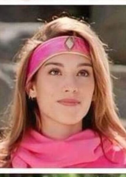 Amy Jo Johnson photo