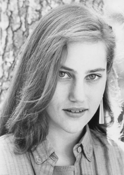 Amy Linker photo