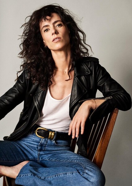 Amy Manson photo