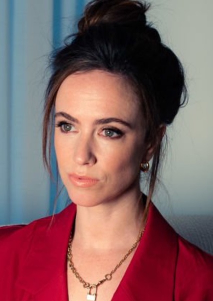 Amy Manson photo
