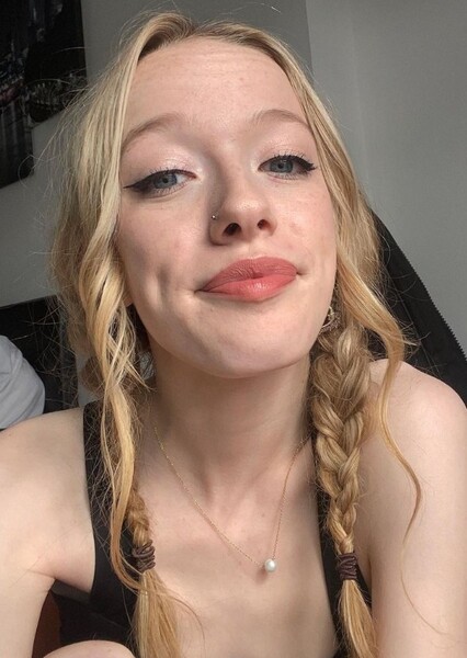 Amybeth McNulty photo