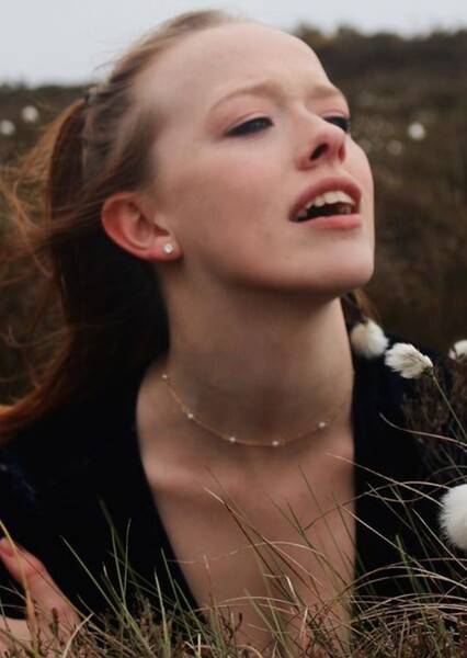 Amybeth McNulty photo