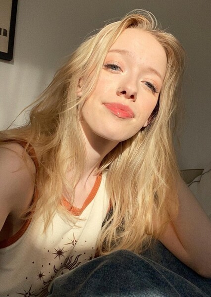 Amybeth McNulty photo
