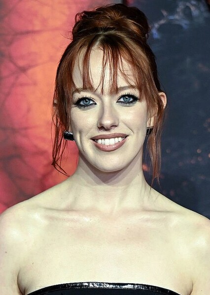 Amybeth McNulty photo