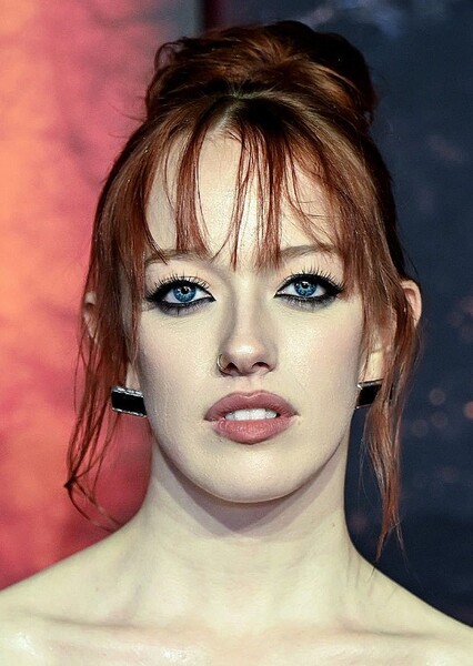 Amybeth McNulty photo