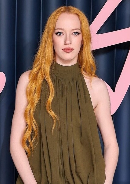 Amybeth McNulty photo