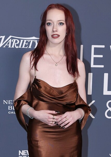 Amybeth McNulty photo
