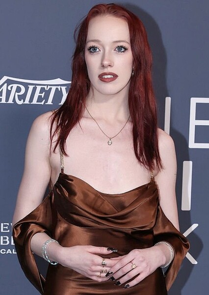Amybeth McNulty photo