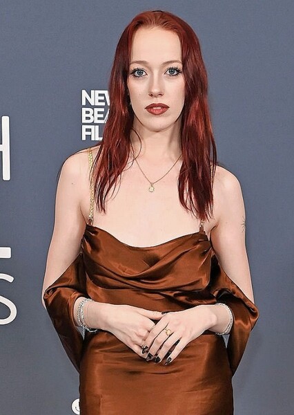 Amybeth McNulty photo