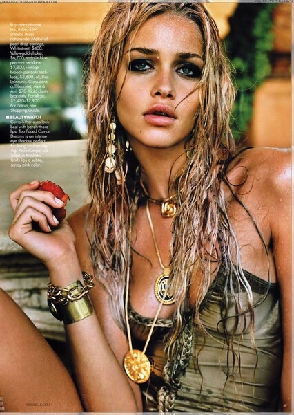 Ana Beatriz Barros photo