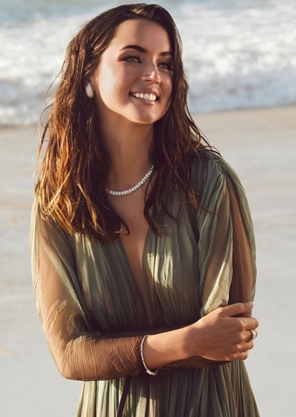 Ana de Armas photo