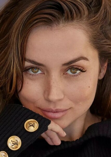 Ana de Armas photo