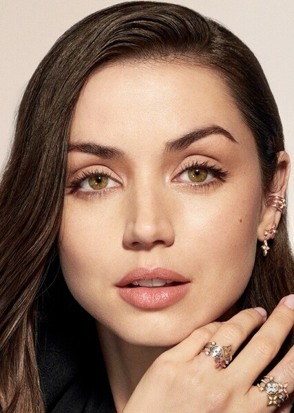 Ana de Armas photo