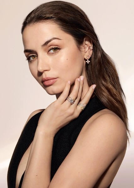 Ana de Armas photo