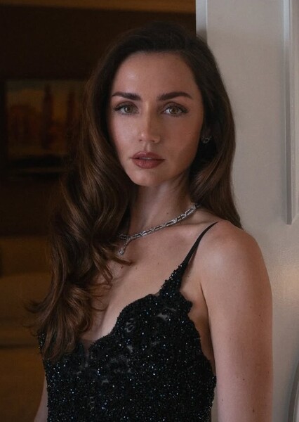 Ana de Armas photo