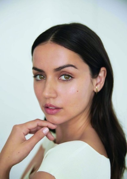 Ana de Armas photo