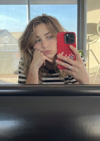 Ana de Armas photo