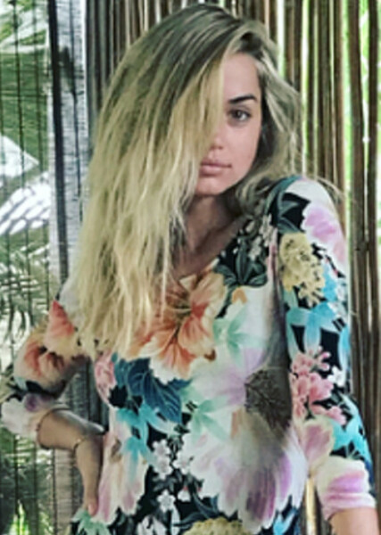 Ana de Armas photo