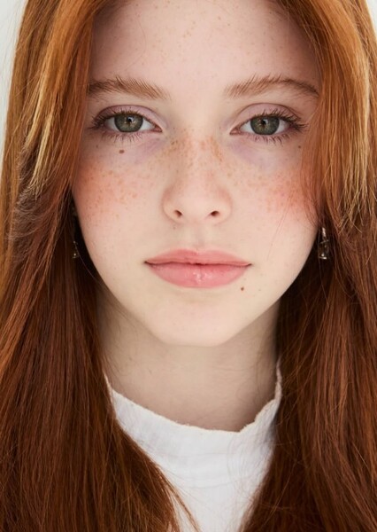 Ana Luiza Sparrapan as Biana Vacker in Keeper Of The Lost Cities Movie Cast