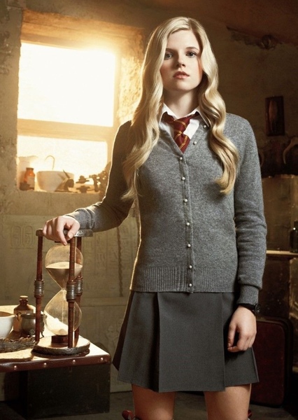 Ana Mulvoy-Ten photo