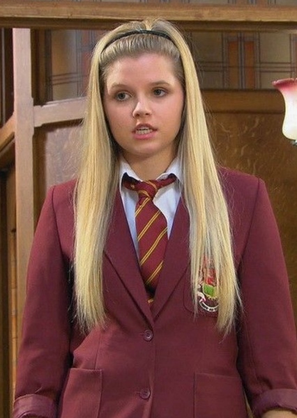 Ana Mulvoy-Ten photo
