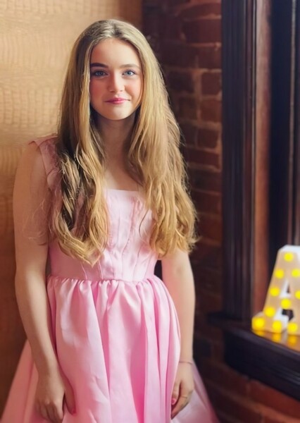 Anabelle Holloway photo