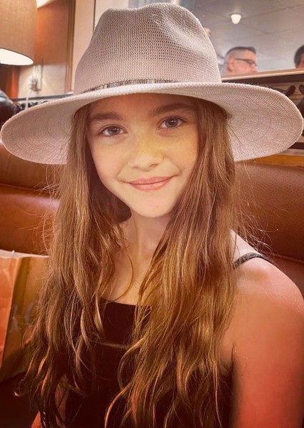 Anabelle Holloway photo