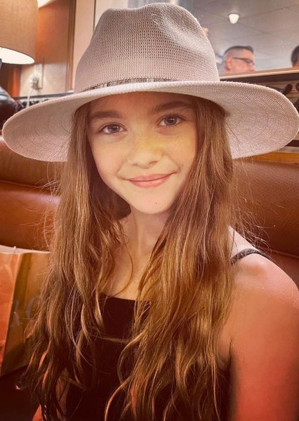 Anabelle Holloway photo