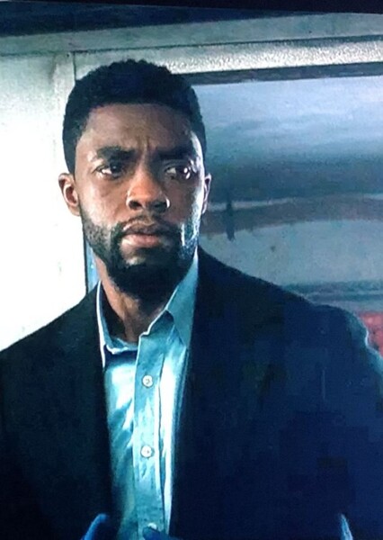 Andre Davis (21 Bridges)