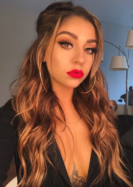 Andrea Russett photo
