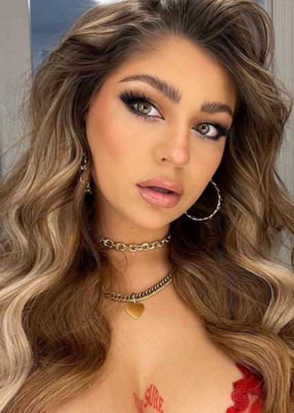 Andrea Russett photo