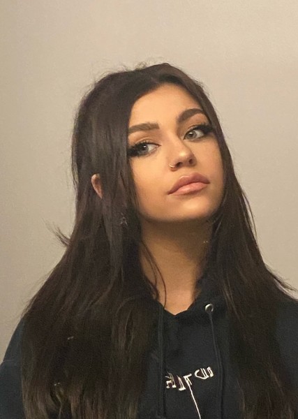 Andrea Russett photo