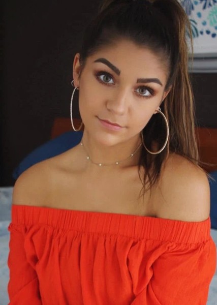 Andrea Russett photo