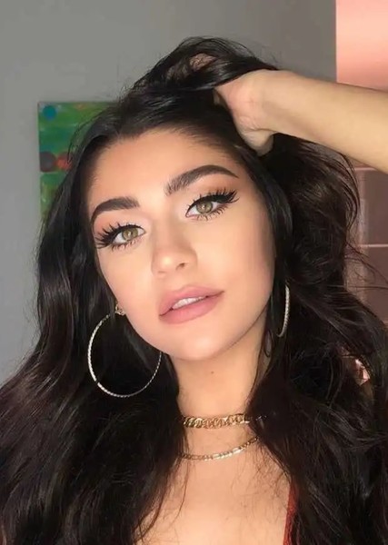 Andrea Russett photo