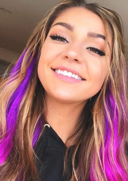 Andrea Russett photo