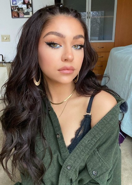 Andrea Russett photo