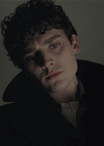 Aneurin Barnard photo