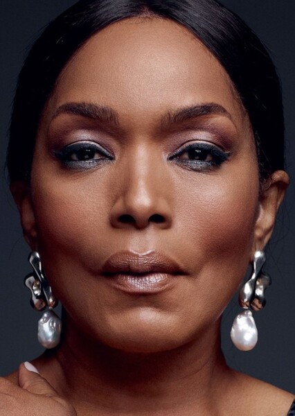 Angela Bassett photo