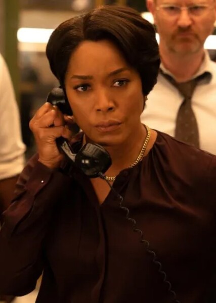 Angela Bassett photo