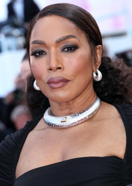 Angela Bassett photo