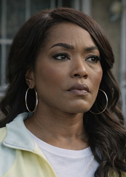 Angela Bassett photo