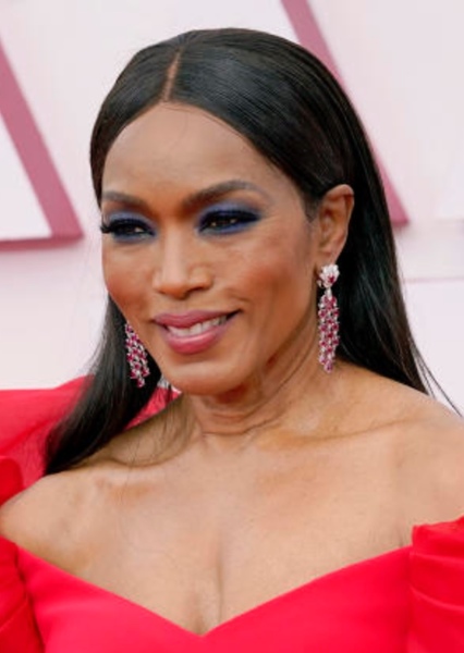 Angela Bassett photo