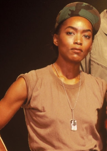 Angela Bassett photo