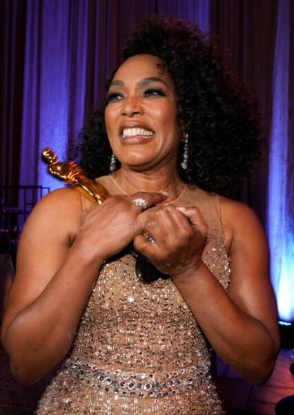 Angela Bassett photo