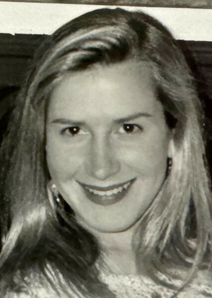 Angela Kinsey photo