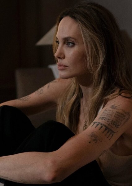 Angelina Jolie photo